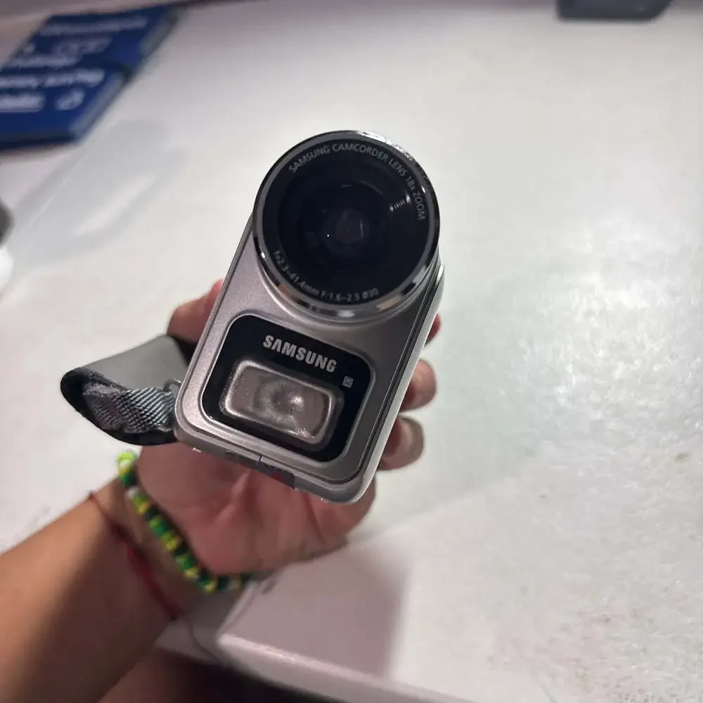 Samsung Digital-cam Mini DV Camcorder 18x Digital Zoom not tested